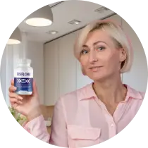 VisiFlora customer with the daily eye supplement bottle